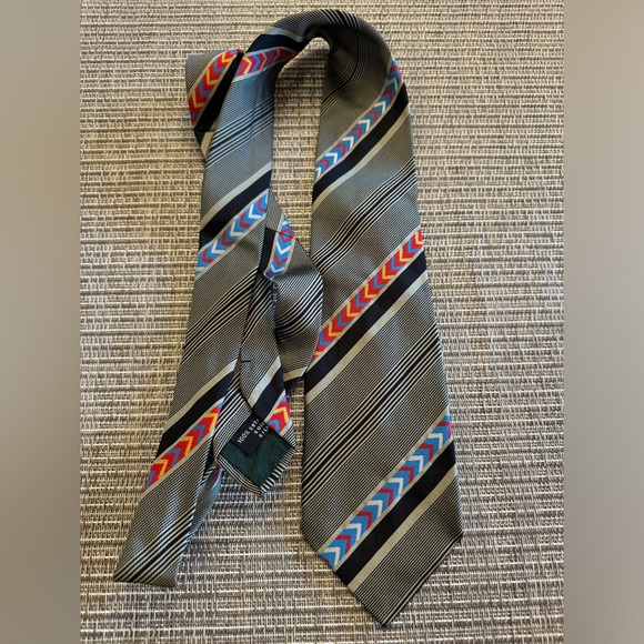 GIANNI VERSACE Tie in EUC - Picture 1 of 3